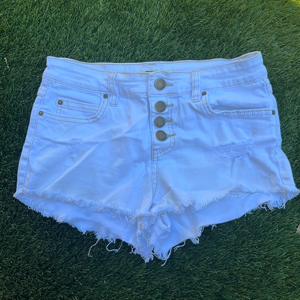 White billabong shorts